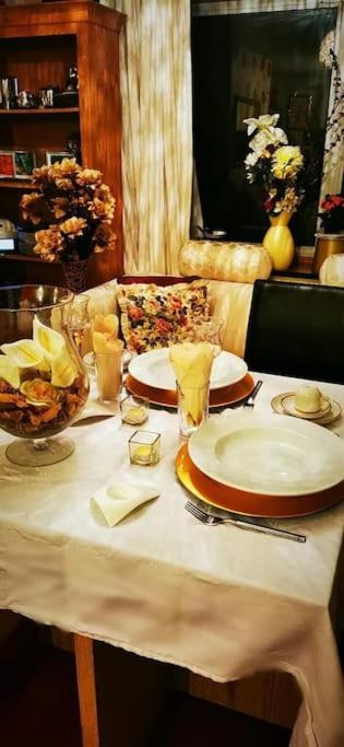 Cuisinease Apartment Ollerton Ngoại thất bức ảnh